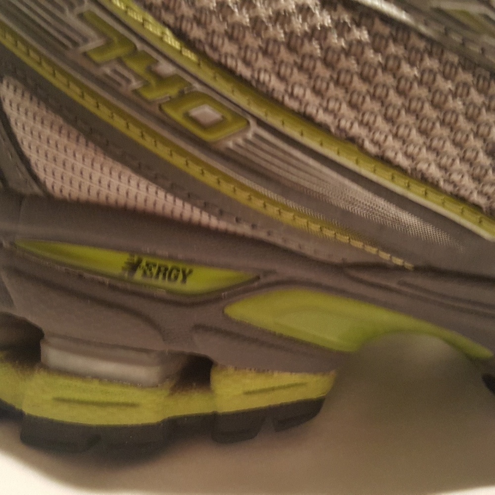 Women's size 7 NB 740 Stability Running Shoe